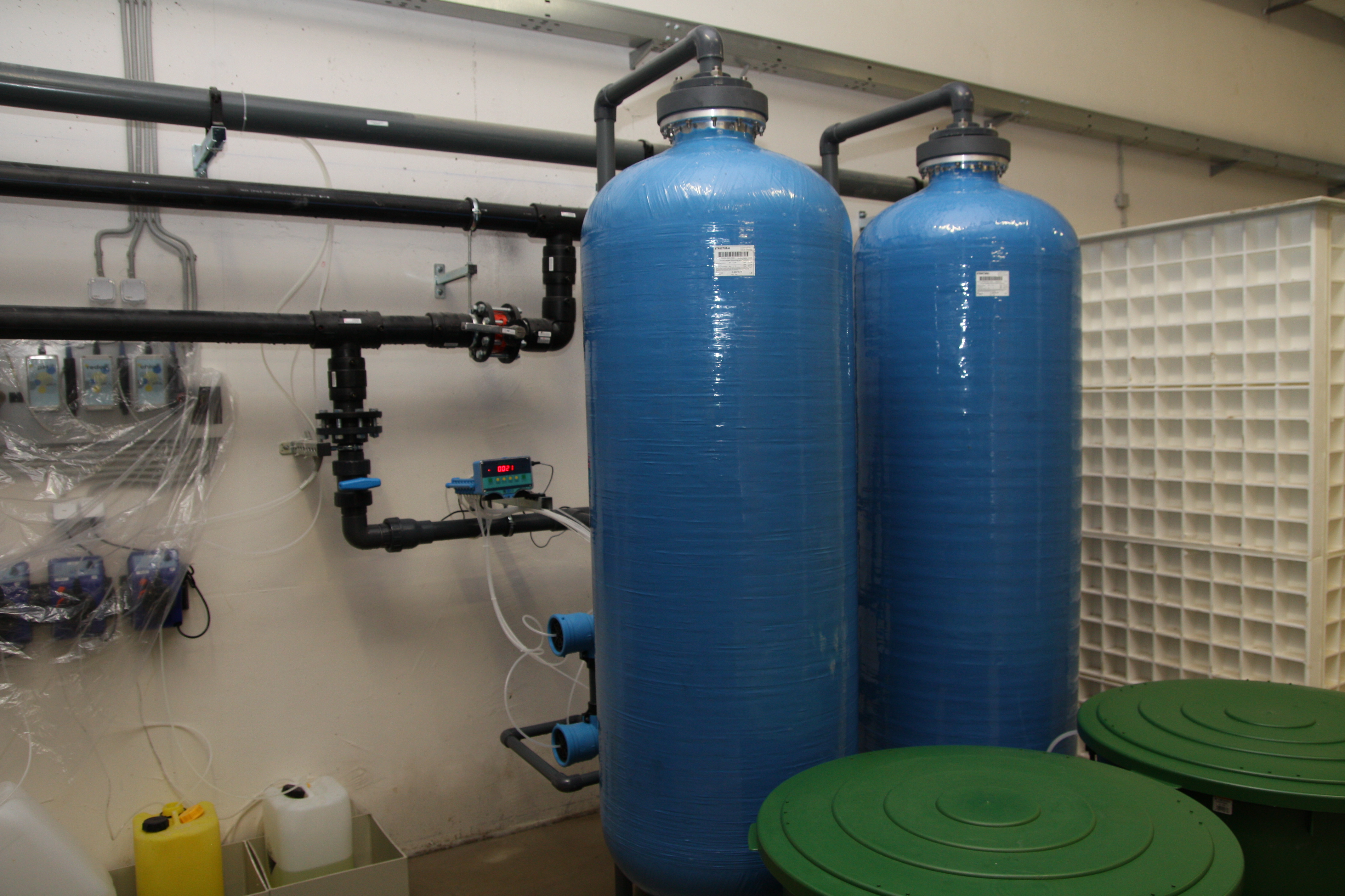 Filtry a filtrační zařízení pro filtraci vody